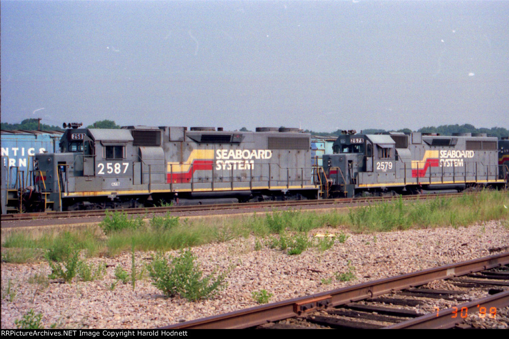 CSX 2587 & 2579